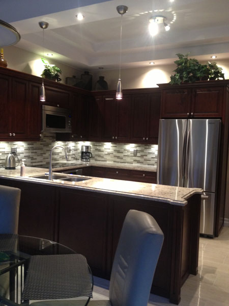 Modern kitchen renovation by Castle Contracting & Renovations in Whitby